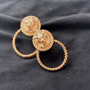 Elegant Gold-Tone Twisted Rope Earrings lion door knocker